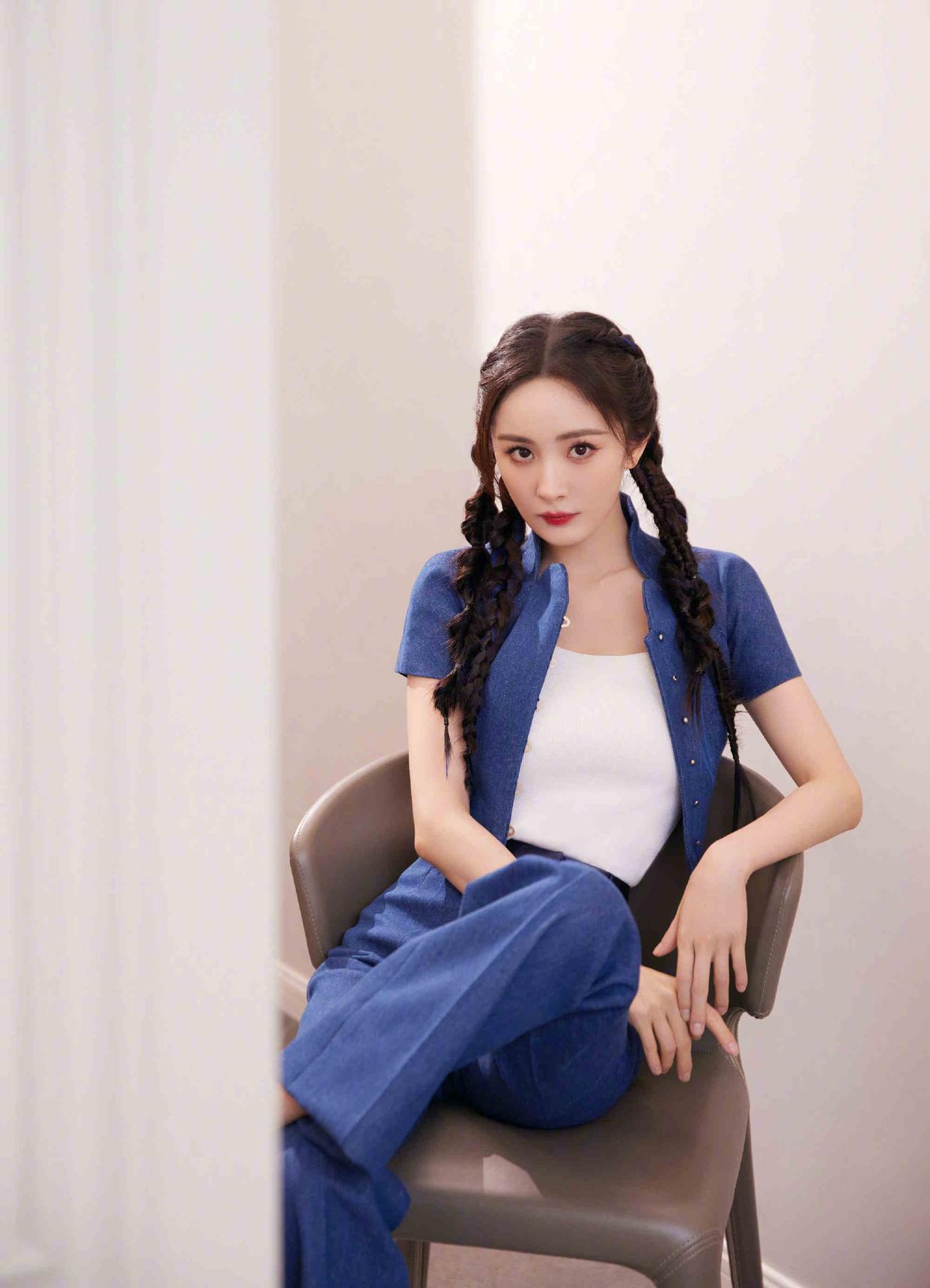 杨幂直播造型好潮!掌握了这3点穿搭技巧,你也能穿出时尚潮流感