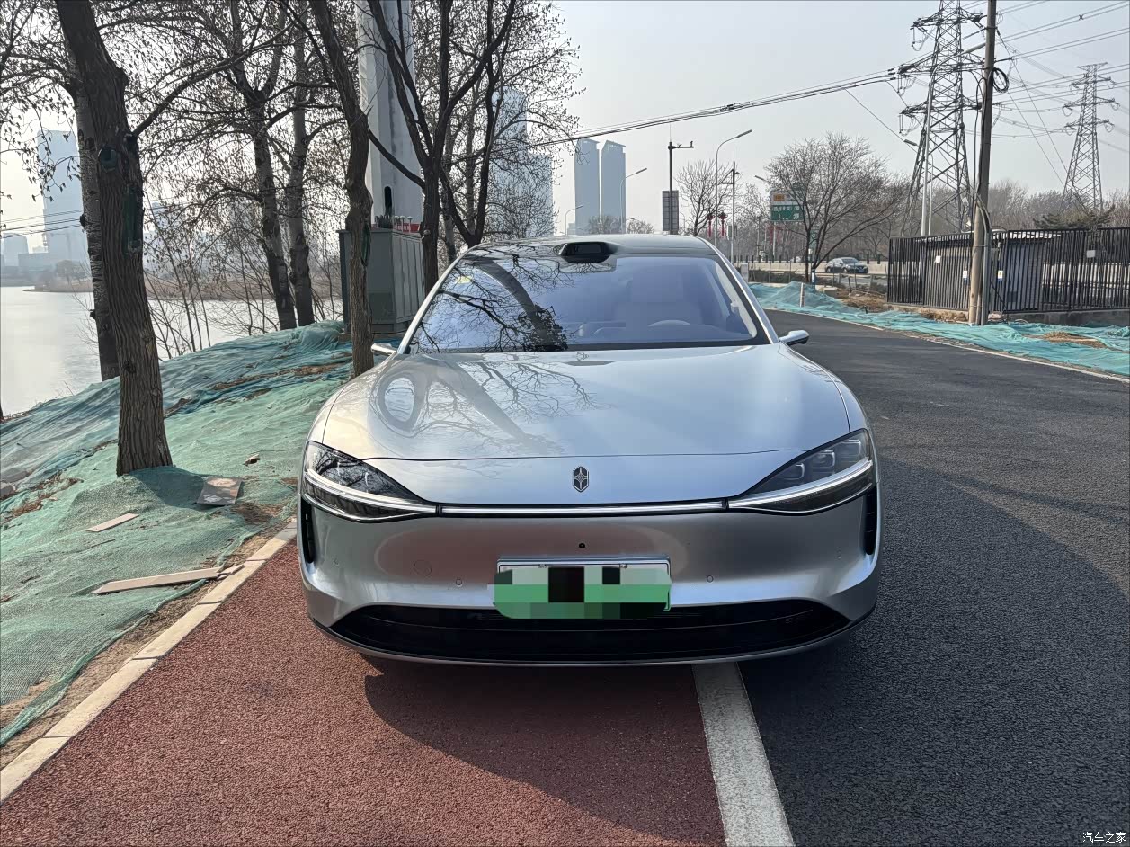 享界S9 2026款 增程 Ultra 后驱 53kWh (192线激光雷达)