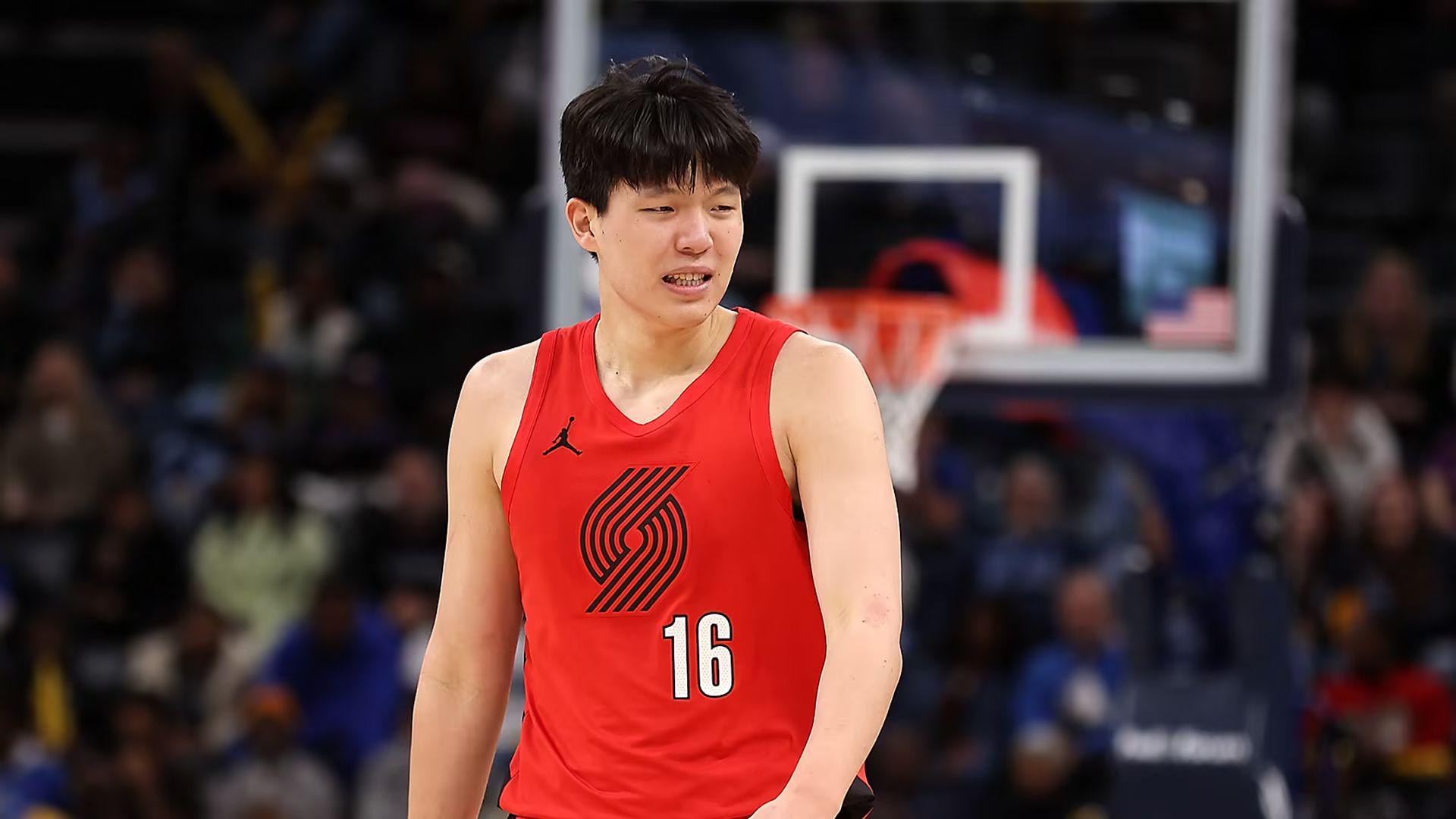 杨瀚森遭抱摔反吃技犯，10分钟6分4板1帽，开拓者35分大胜|奇才|杨瀚森|沃特金斯|波特兰开拓者队