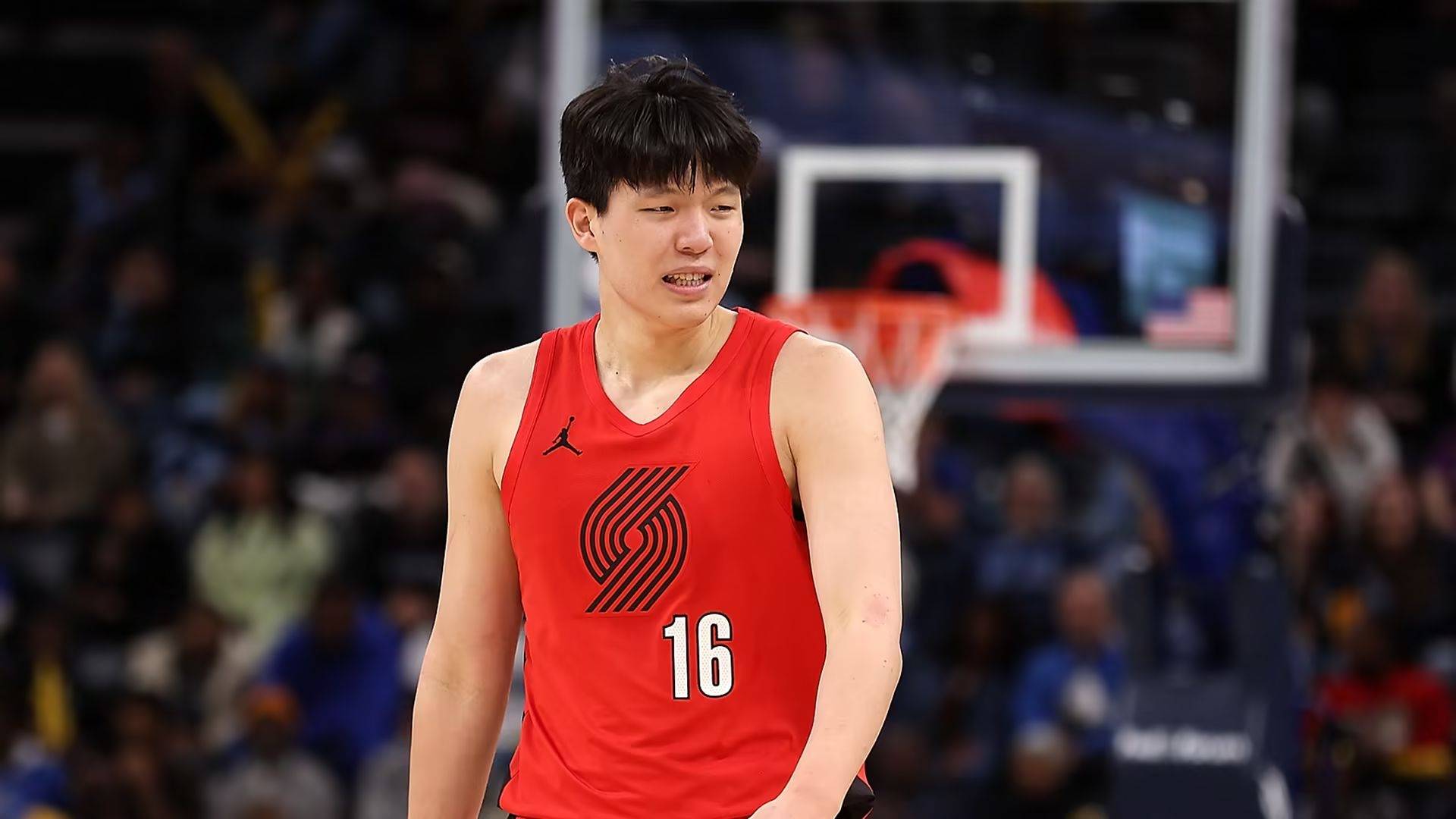 杨瀚森遭对手抱摔反吃技犯，10分钟6分4板1帽，开拓者35分大胜