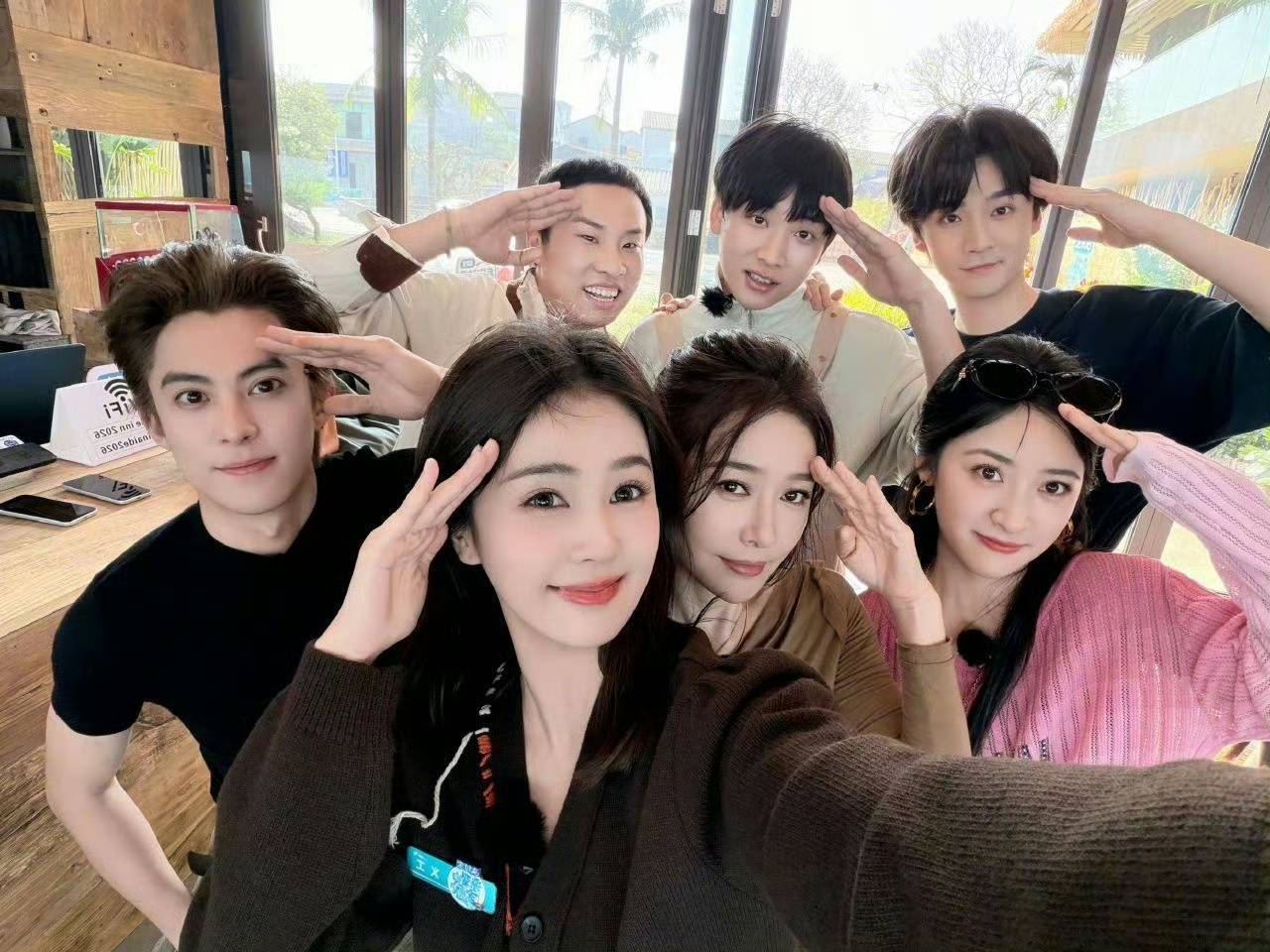 秦岚一句话化解“送命题”:花少和客栈哪个更快乐?