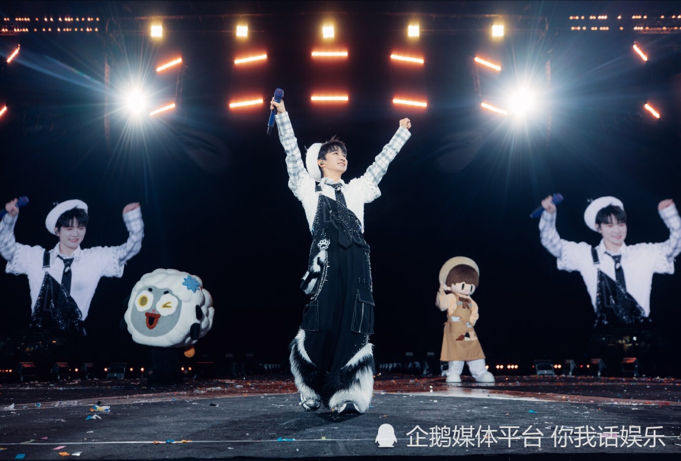 这才是周深成都演唱会最美好的结果!周深工作室发布九宫格演出照