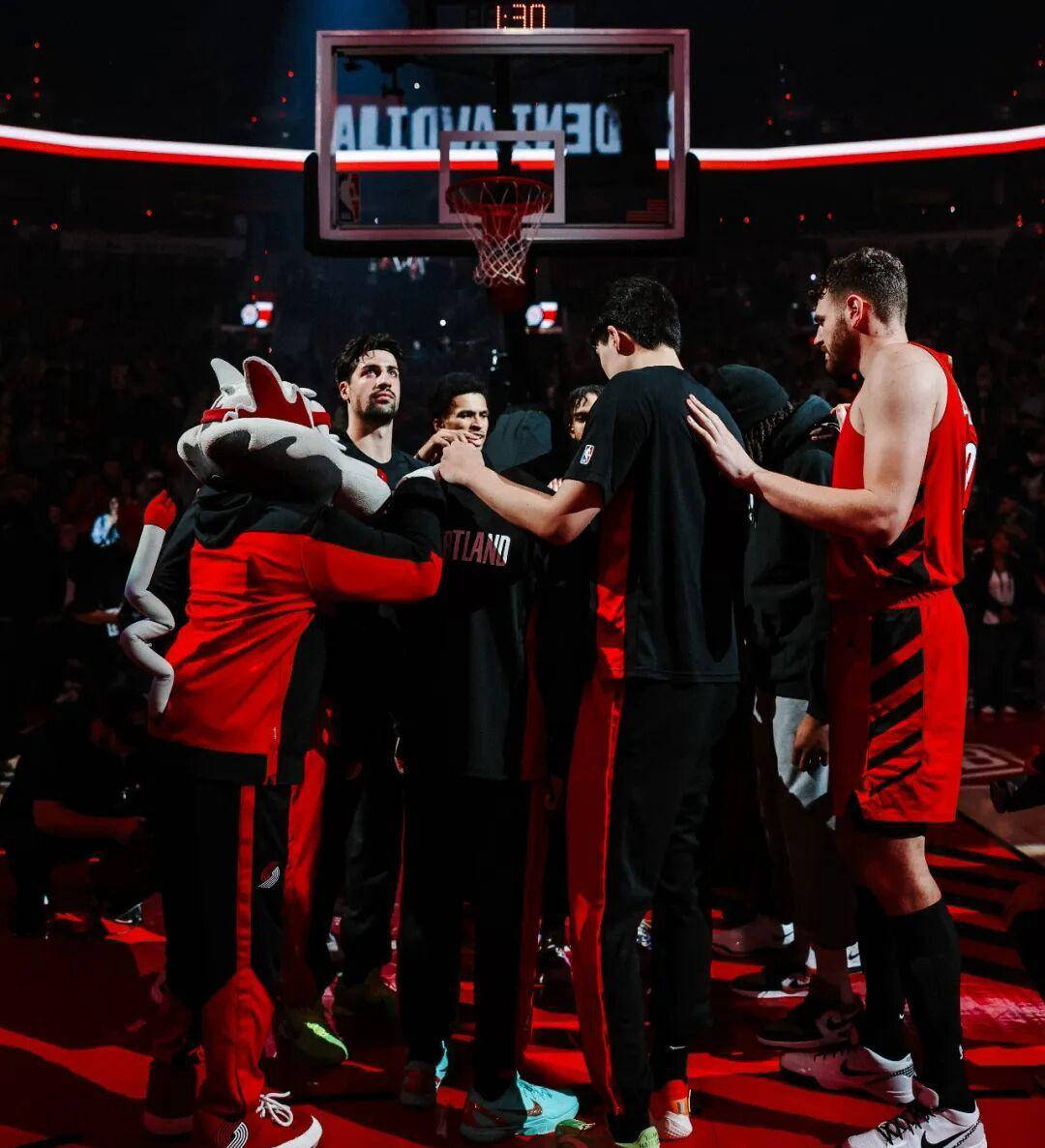 杨瀚森重回赛场！命中生涯第二记三分球，克林根砍下18+18助开拓者取胜