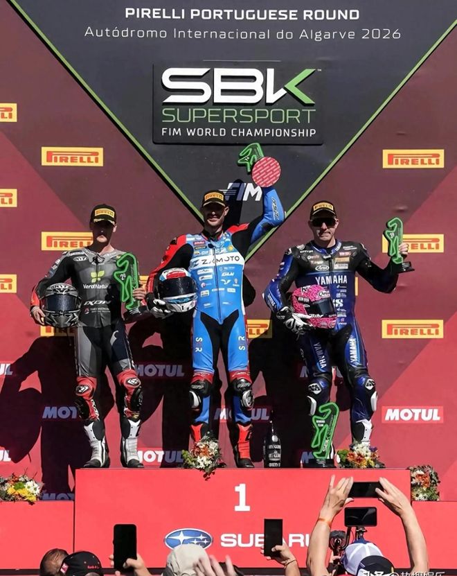 张雪机车二连冠！网友笑称不亚于国足打进世界杯还夺冠，太牛了