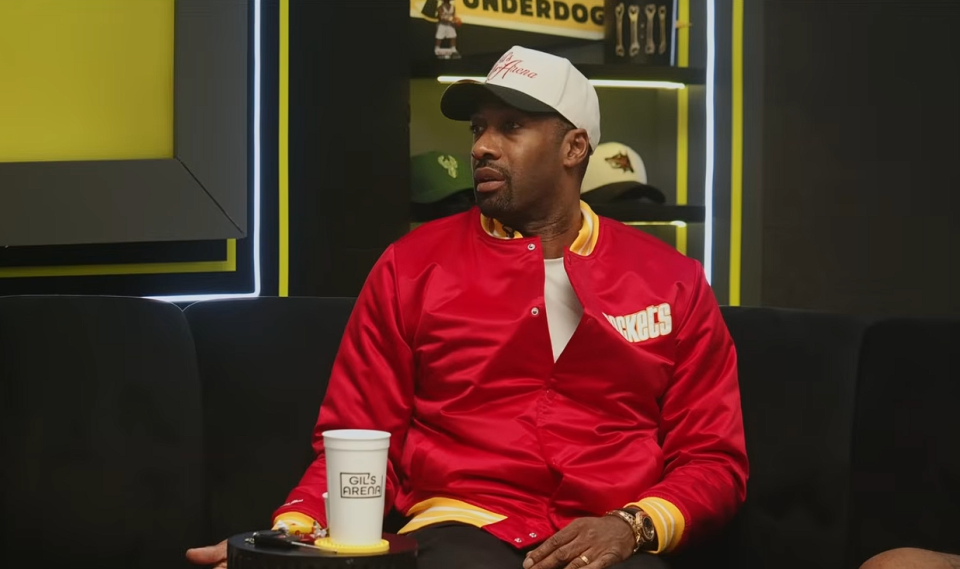 阿里纳斯：詹姆斯出场数第一是第二档成就，应该看首发场次数