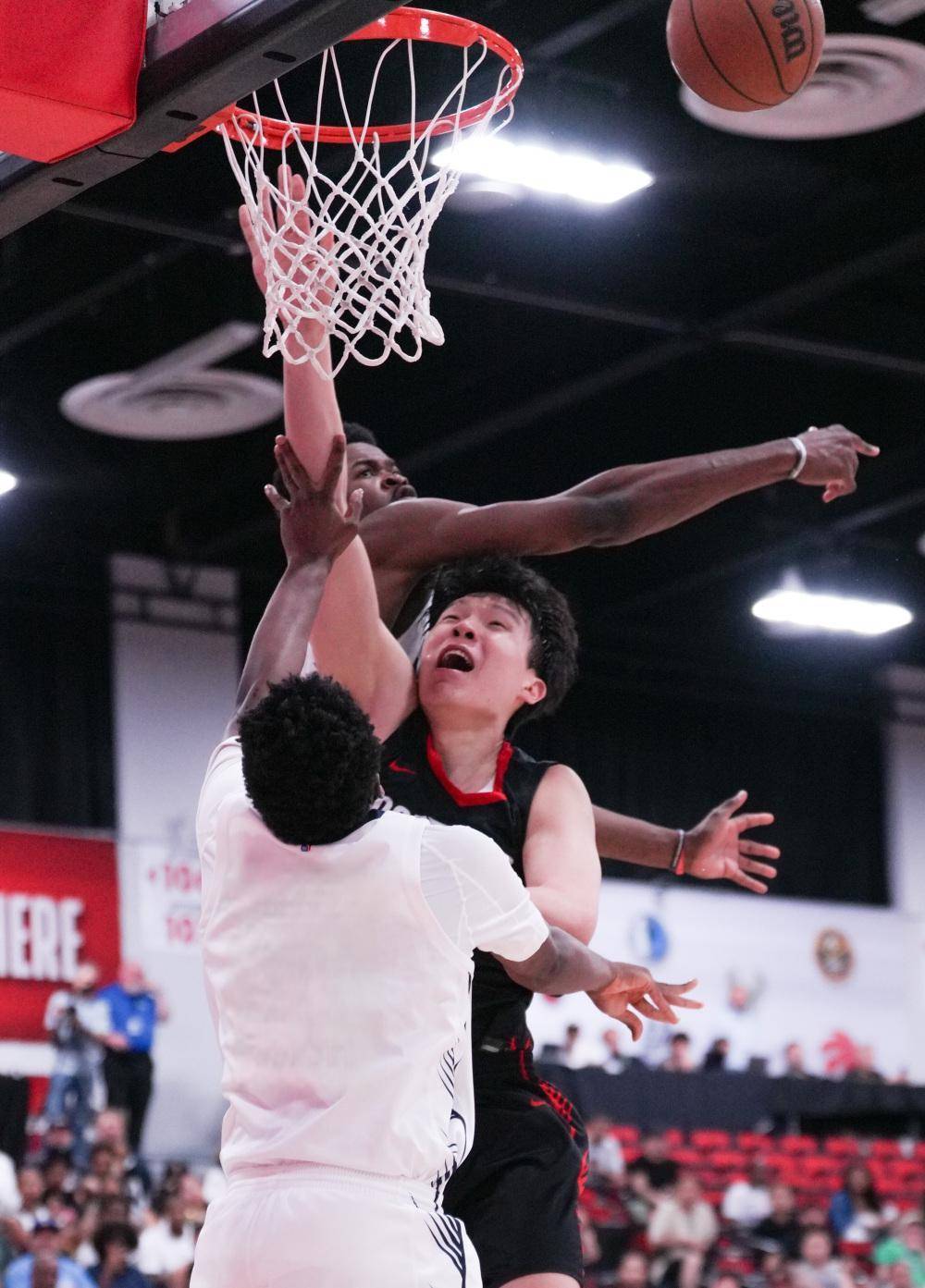 杨瀚森生死战下半场6中6独砍14分，关键时刻2+1封神逆转27分！