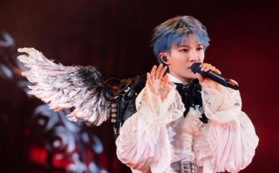 周深“深深的”巡回演唱会从上海启程 以一场“人生日记”开启全新旅程-中新社上海