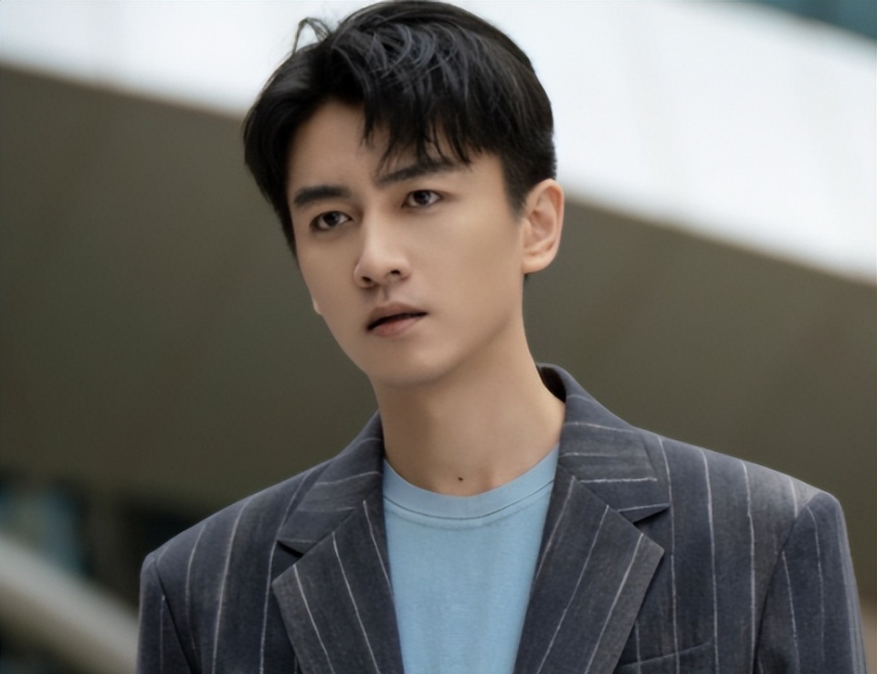 《另一种蓝》开播,仅4集收视率破1.9,剧情越看越上瘾