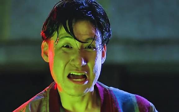 “在这个暖昧横行的年代，深情只不过是个笑话”