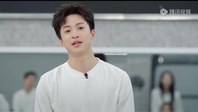 新人陈曦然喊话换血演艺圈，邓超陈赫秒接梗