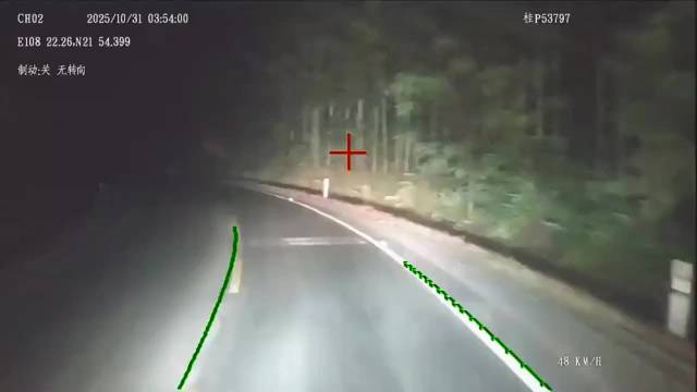 广西大货车与小汽车相撞的事故全过程