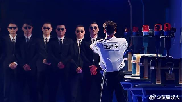 王嘉尔就这水平还挑衅？ 被黑衣人追的，差点喊妈妈了！