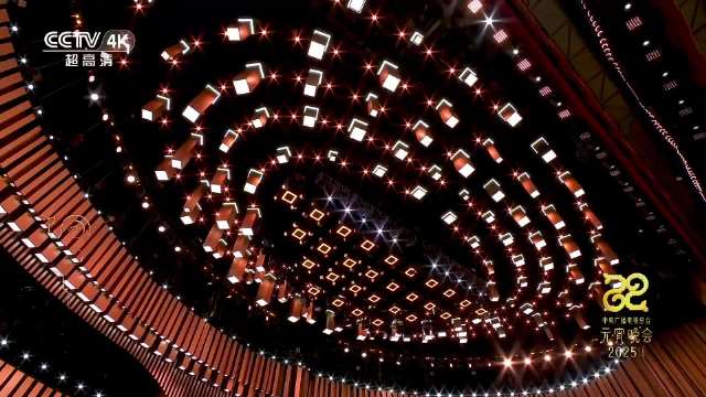 王耀庆深情献唱《望春风》，将绵长思念化作直抵心扉的旋律 2025央视元宵晚会