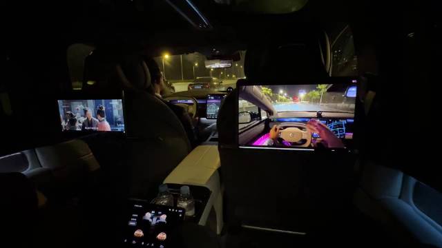 顶级旗舰车型“椅背大双屏”才是最优解