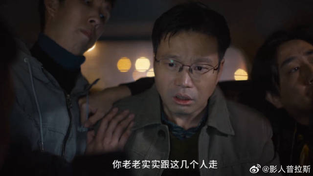 迅哥无故被抓走，下秒一句话，吓得恶霸赶紧放走他