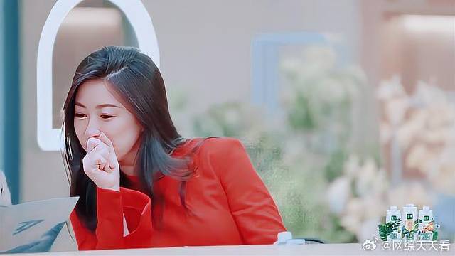 朱珠魅力四射，主持风采令人惊艳！