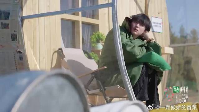 周翊然素颜太抗打！怼脸实拍毫无瑕疵，哪像刚睡醒的样子