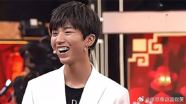 王源揭露王俊凯睡姿，简直是高难度动作，本人都笑疯！