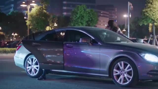 明玉被外人关心感动落泪，倪大红姚晨等主演《都挺好》