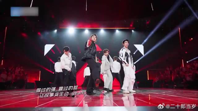 INTO1出场，白鹿直接疯狂呐喊：周柯宇！ 深深拦都拦不住