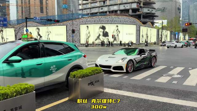 稀有克尔维特C7声浪拉满，法拉利12缸猎装与路虎揽胜巴统金同场亮相