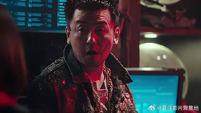 小伙为拿装备去外面世界 主动向一哥低头，一哥竟笑了