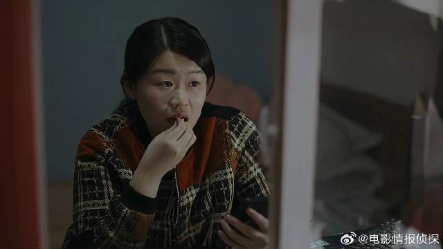 大鹏穿着邋里邋遢，下秒换上西装，门房阿姨都心动了