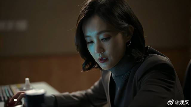 孟钰半夜给安欣打电话 安欣以为她孤独了，孟钰：打错了！