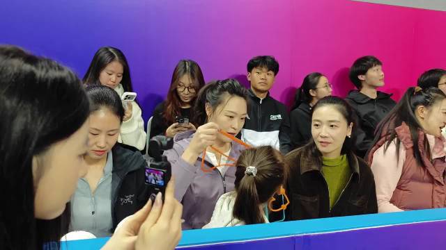 中国女排联赛决赛上海战江苏，颜妮惠若琪等功勋现场观战
