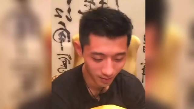 张继科说得太搞笑啦，说让刘国梁教练8个球都赢不了他，哈哈，太敢说啦！