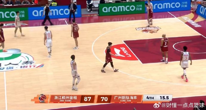 广州龙狮队本场比赛三分球命中率低的原因是什么？