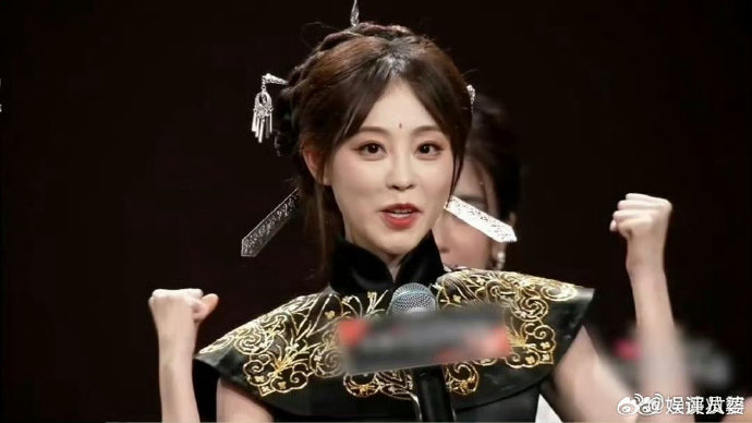 祝绪丹为了应对‘被迫长大’做出了哪些努力和改变？