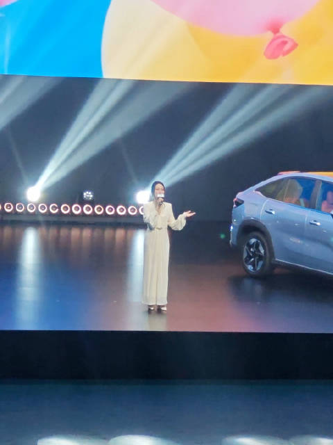 今天吉利博越十周年把金莎请来了 这首是爱的魔法，大家感觉怎么样？