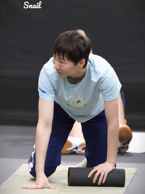 美美拉伸（啥也没露，贴只是额外保护一下） 祝贺开门红，世界杯继续加油哦！