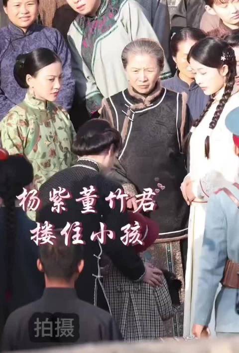 杨紫活动高定与片场戏服反差引热议