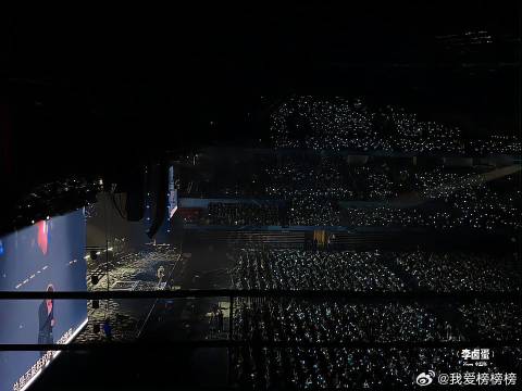 颜人中演唱会！《晚安》万人大合唱完整版哭s