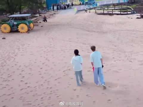 被王鹤棣一问，全员眼神闪躲又认真否认，综艺感绝了