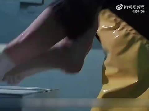 火葬场里来了一具死于非命的尸体！