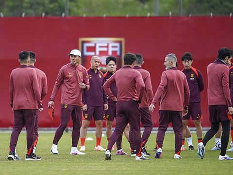 国足vs喀麦隆名单出炉，张玉宁+韦世豪等领衔首发阵容，cctv5直播