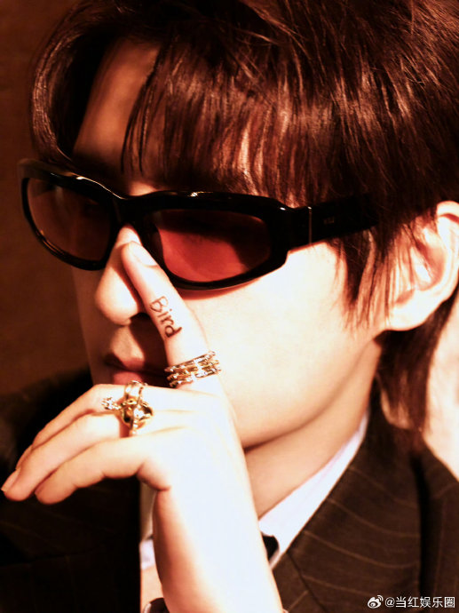 0713男团成员之间的哪些细节最能体现他们真挚的兄弟情？