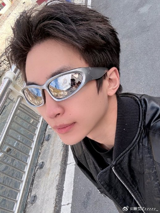 《奋斗吧人生-演员篇》中陈曦然即兴表演的具体内容是什么，为何引爆全场？