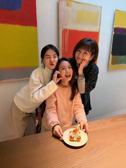Selina、Ella惊喜合体为田馥甄庆生，S.H.E友情见证全场泪目