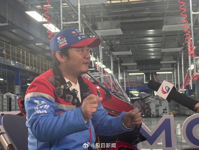 张雪夺冠后骑小摩托通勤，称骑行愉悦感是精神支柱