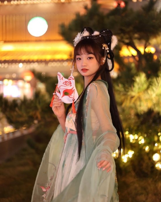 杨瀚森女友社交媒体上发布的视频具体内容是什么？