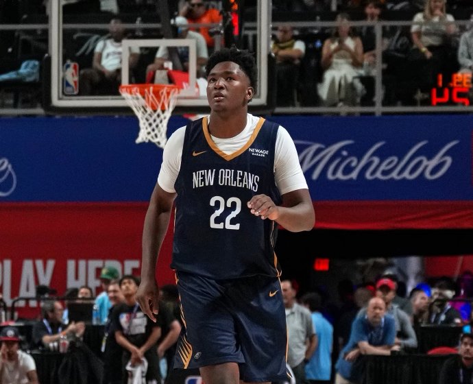 作为中锋，约基奇的技术特点是如何颠覆传统打法的？