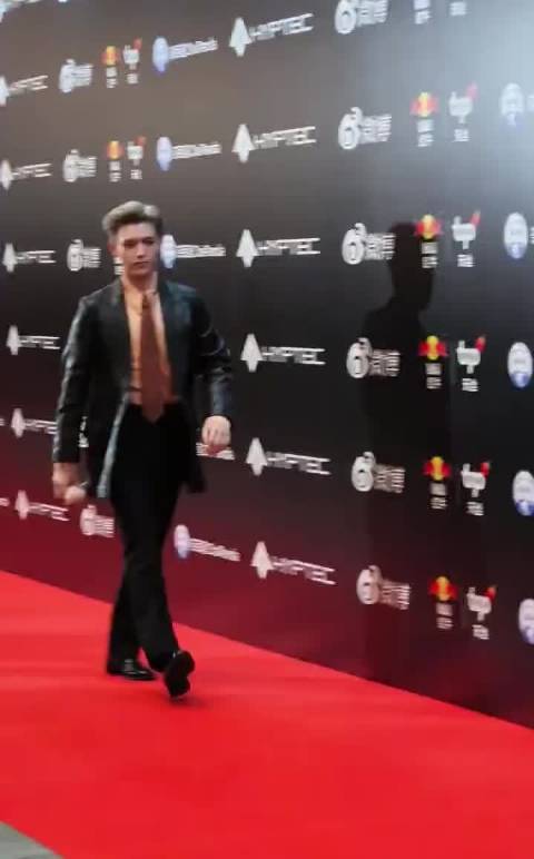 这场面怎么又被搬出来了？ 整的跟环大陆一样！