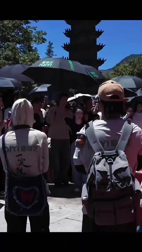 陈哲远李沁同剧互动显真诚