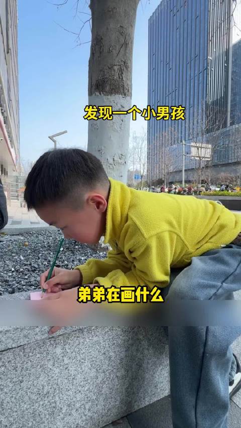 江苏6岁男孩把外卖员爸爸宠成超级英雄