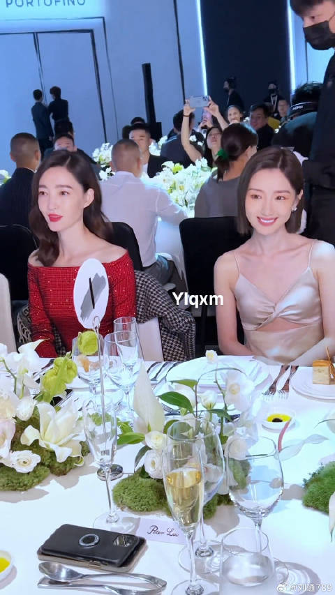 毛晓彤 美女同框好养眼