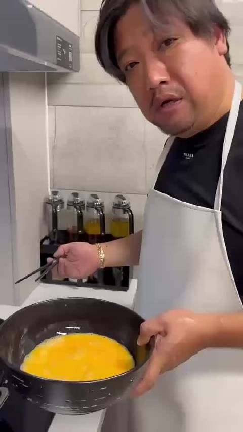 我不行了，笑死我了贾冰哥教我们小丞丞做西红柿炒鸡蛋 范丞丞